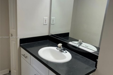 Снять в аренду квартиру в Пемброк-Пайнс, Флорида 1 спальня, 64.1м2, № 2002538 - фото 11