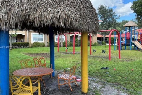 Снять в аренду квартиру в Пемброк-Пайнс, Флорида 1 спальня, 64.1м2, № 2002538 - фото 16