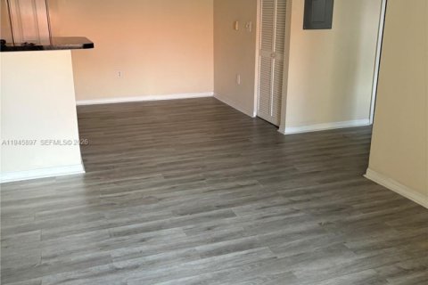 Снять в аренду квартиру в Пемброк-Пайнс, Флорида 1 спальня, 64.1м2, № 2002538 - фото 12