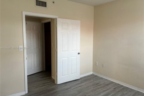 Снять в аренду квартиру в Пемброк-Пайнс, Флорида 1 спальня, 64.1м2, № 2002538 - фото 8