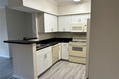 Снять в аренду квартиру в Пемброк-Пайнс, Флорида 1 спальня, 64.1м2, № 2002538 - фото 4