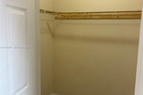 Снять в аренду квартиру в Пемброк-Пайнс, Флорида 1 спальня, 64.1м2, № 2002538 - фото 9