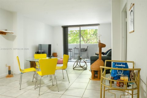 Condominio en alquiler en Miami, Florida, 1 dormitorio, 67.17 m2 № 2265062 - foto 15