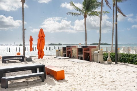 Condominio en alquiler en Miami, Florida, 1 dormitorio, 67.17 m2 № 2265062 - foto 2
