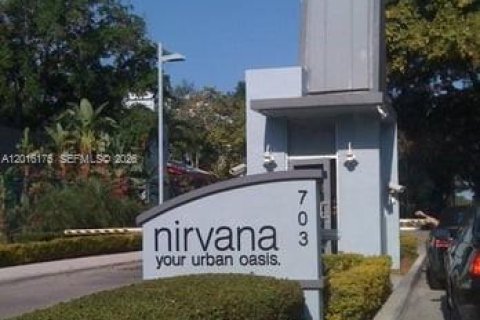 Condominio en alquiler en Miami, Florida, 1 dormitorio, 67.17 m2 № 2265062 - foto 3