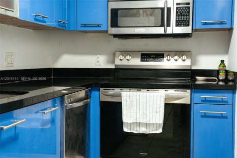 Condominio en alquiler en Miami, Florida, 1 dormitorio, 67.17 m2 № 2265062 - foto 9