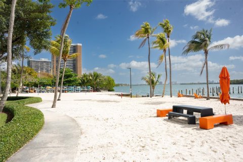 Condominio en alquiler en Miami, Florida, 1 dormitorio, 67.17 m2 № 2265062 - foto 19