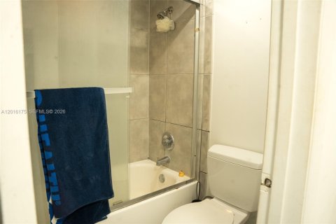 Condominio en alquiler en Miami, Florida, 1 dormitorio, 67.17 m2 № 2265062 - foto 6