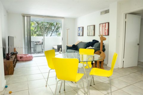 Condominio en alquiler en Miami, Florida, 1 dormitorio, 67.17 m2 № 2265062 - foto 5