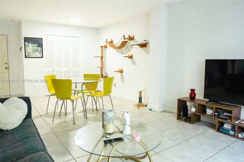 Condominio en alquiler en Miami, Florida, 1 dormitorio, 67.17 m2 № 2265062 - foto 11