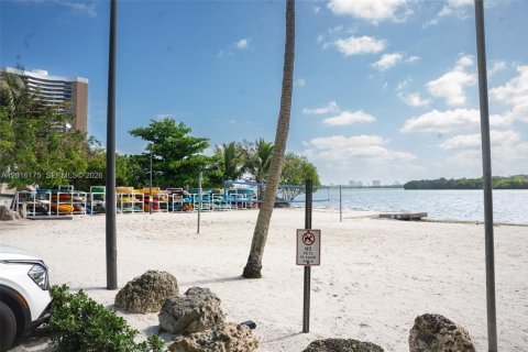 Condominio en alquiler en Miami, Florida, 1 dormitorio, 67.17 m2 № 2265062 - foto 18