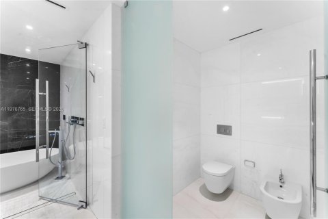 Copropriété à louer à Miami, Floride: 2 chambres, 136.94 m2 № 2055217 - photo 16