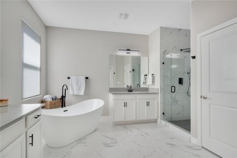 Casa en venta en Orlando, Florida, 5 dormitorios, 367.52 m2 № 1901843 - foto 16