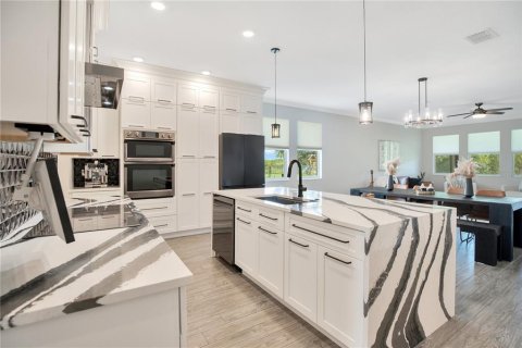 Casa en venta en Orlando, Florida, 5 dormitorios, 367.52 m2 № 1901843 - foto 5