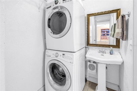 Купить кондоминиум в Сент-Питерсберг, Флорида 4 комнаты, 102.19м2, № 2148356 - фото 9
