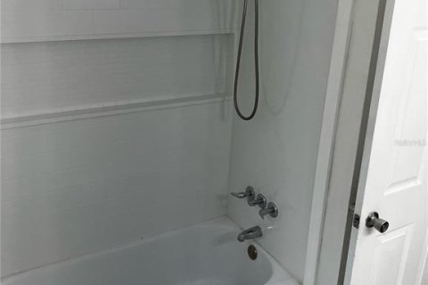 House in Lutz, Florida 3 bedrooms, 139.35 sq.m. № 1900235 - photo 9