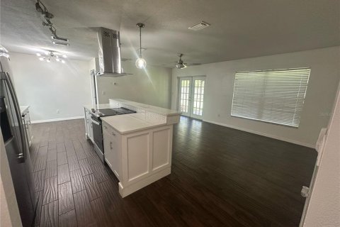 House in Lutz, Florida 3 bedrooms, 139.35 sq.m. № 1900235 - photo 3
