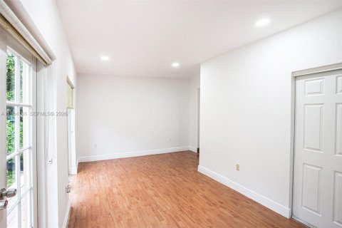 Casa en venta en Miami, Florida, 3 dormitorios, 107.4 m2 № 2000883 - foto 8