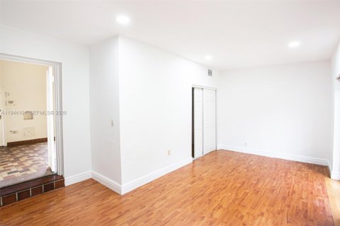 Casa en venta en Miami, Florida, 3 dormitorios, 107.4 m2 № 2000883 - foto 7