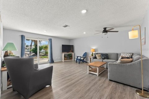 Hôtel, hôtellerie à vendre à New Smyrna Beach, Floride: 633.87 m2 № 2238463 - photo 17