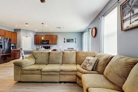 House in Gibsonton, Florida 4 bedrooms, 241.73 sq.m. № 1765575 - photo 6