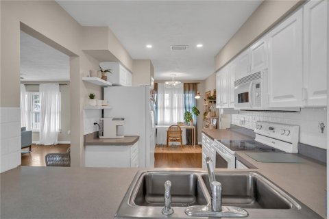 Villa ou maison à louer à Sarasota, Floride: 3 chambres, 160.35 m2 № 917930 - photo 13