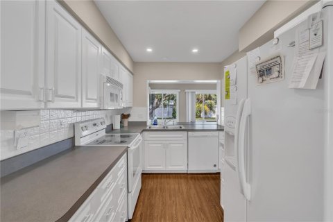 Villa ou maison à louer à Sarasota, Floride: 3 chambres, 160.35 m2 № 917930 - photo 12