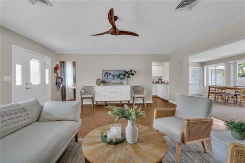 Villa ou maison à louer à Sarasota, Floride: 3 chambres, 160.35 m2 № 917930 - photo 5
