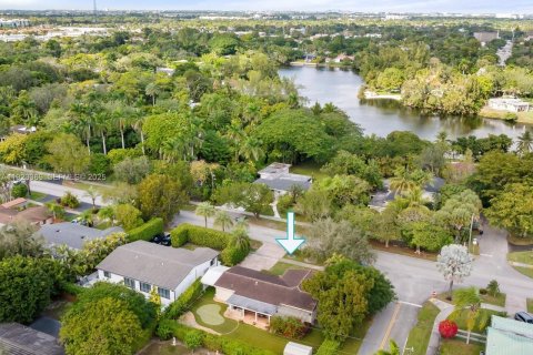 Casa en alquiler en South Miami, Florida, 4 dormitorios, 159.79 m2 № 1977352 - foto 19