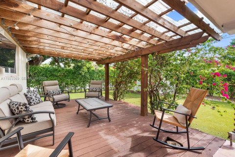 Casa en alquiler en South Miami, Florida, 4 dormitorios, 159.79 m2 № 1977352 - foto 15