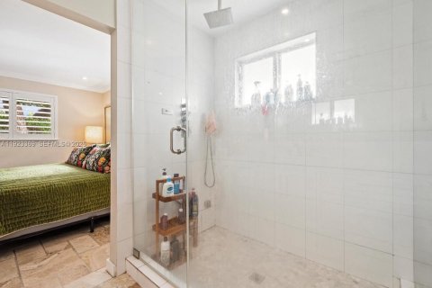 Casa en alquiler en South Miami, Florida, 4 dormitorios, 159.79 m2 № 1977352 - foto 9