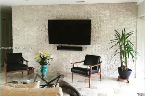 Villa ou maison à louer à South Miami, Floride: 4 chambres, 159.79 m2 № 1977352 - photo 7