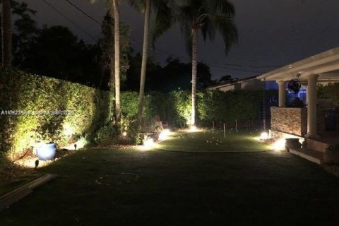 Villa ou maison à louer à South Miami, Floride: 4 chambres, 159.79 m2 № 1977352 - photo 6