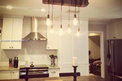 Villa ou maison à louer à South Miami, Floride: 4 chambres, 159.79 m2 № 1977352 - photo 4