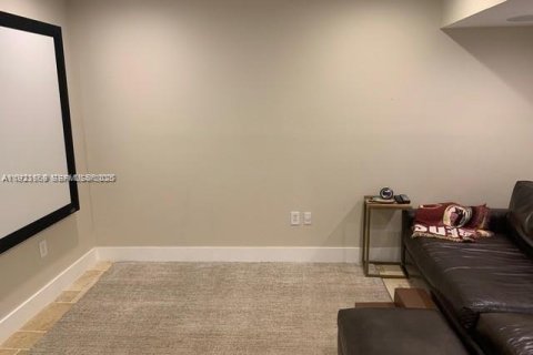 Villa ou maison à louer à South Miami, Floride: 4 chambres, 159.79 m2 № 1977352 - photo 2