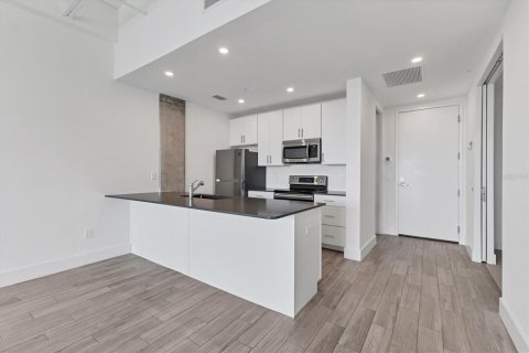Condo in Sarasota, Florida, 1 bedroom  № 1858194 - photo 10