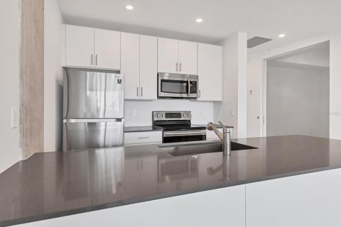 Condo in Sarasota, Florida, 1 bedroom  № 1858194 - photo 11
