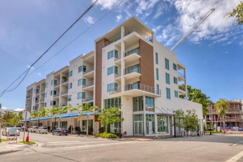 Condo in Sarasota, Florida, 1 bedroom  № 1858194 - photo 1