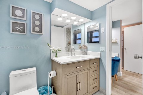 Condo in Hollywood, Florida, 2 bedrooms  № 1973188 - photo 28