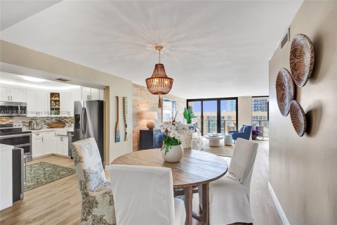 Condo in Hollywood, Florida, 2 bedrooms  № 1973188 - photo 8