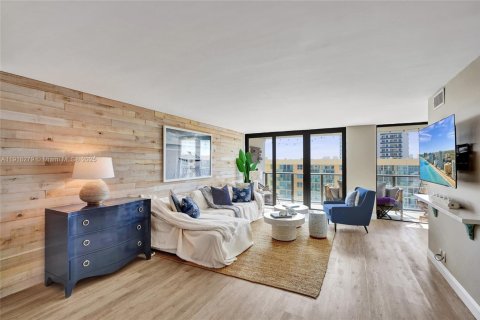 Condo in Hollywood, Florida, 2 bedrooms  № 1973188 - photo 3