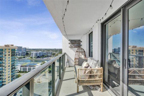 Condo in Hollywood, Florida, 2 bedrooms  № 1973188 - photo 11