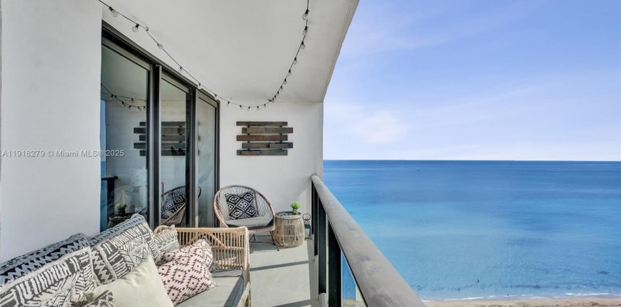 Condo in Hollywood, Florida, 2 bedrooms  № 1973188