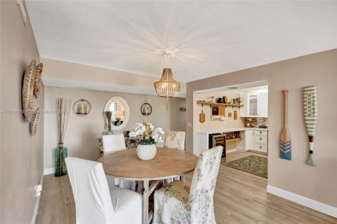 Condo in Hollywood, Florida, 2 bedrooms  № 1973188 - photo 14