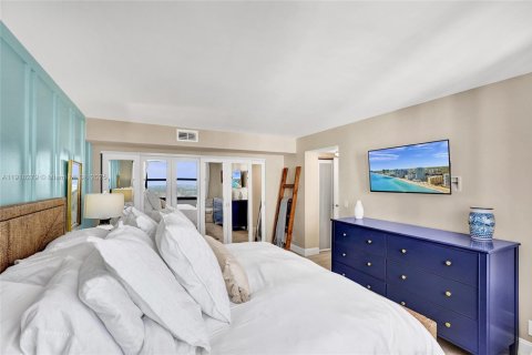 Condo in Hollywood, Florida, 2 bedrooms  № 1973188 - photo 26