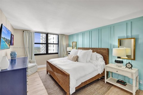 Condo in Hollywood, Florida, 2 bedrooms  № 1973188 - photo 22