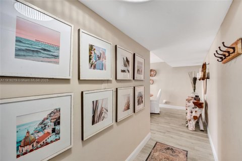 Condo in Hollywood, Florida, 2 bedrooms  № 1973188 - photo 6