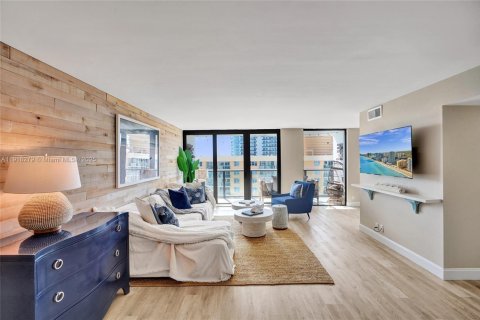 Condo in Hollywood, Florida, 2 bedrooms  № 1973188 - photo 12