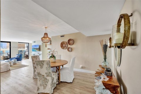 Condo in Hollywood, Florida, 2 bedrooms  № 1973188 - photo 7