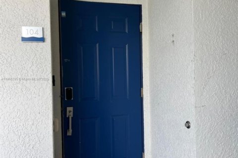 Condo in Kissimmee, Florida, 2 bedrooms  № 1935758 - photo 16